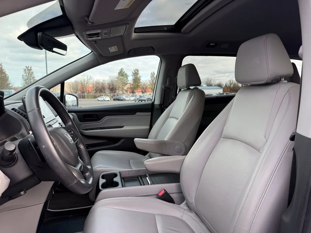 Used 2024 Lunar Silver Metallic Honda EX-L image 9