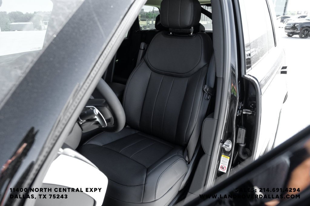 New 2027 Santorini Black Metallic Land Rover SE image 39