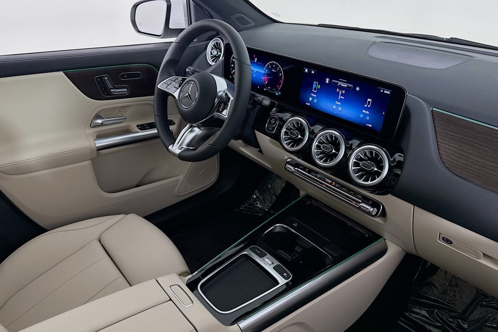 Certified Used 2026 Polar White Mercedes-Benz GLA 250 image 16