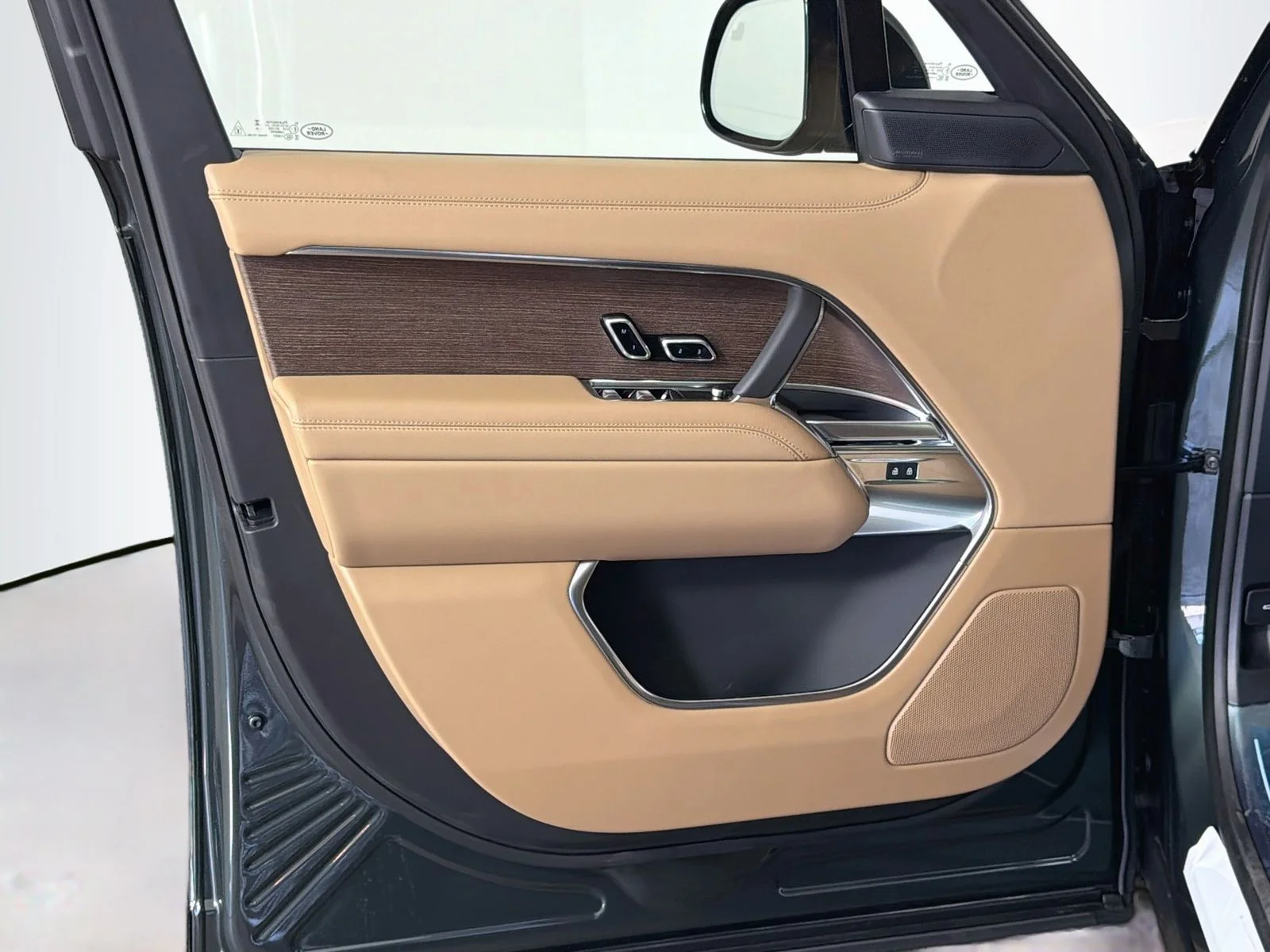 New 2026 Belgravia Green Land Rover SE image 21