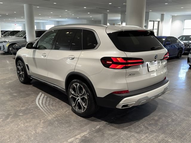 New 2026 Mineral White Metallic BMW xDrive40i image 5