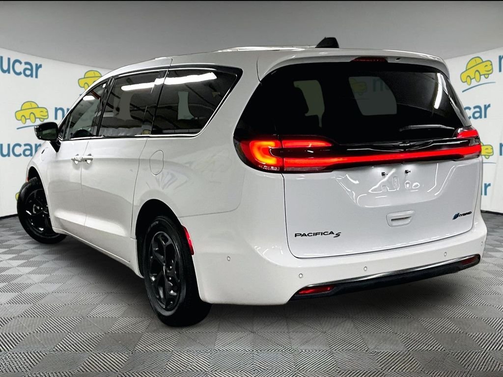 Used 2024 White Chrysler Select S Appearance image 4