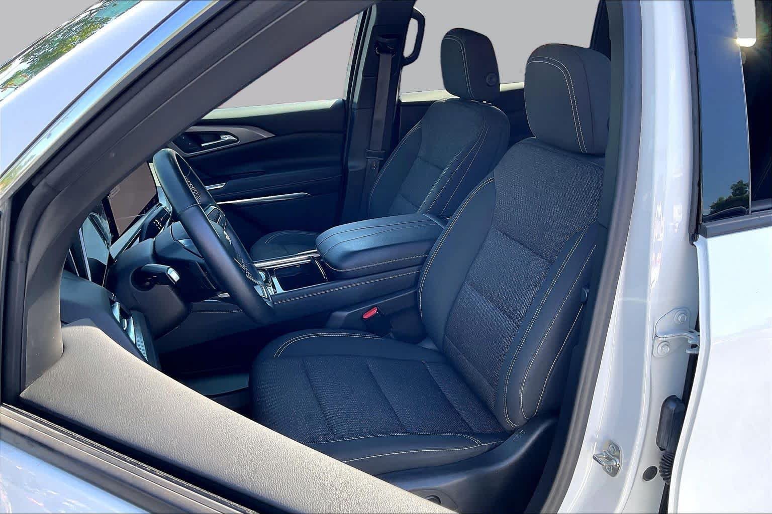 Used 2024 Summit White Chevrolet FWD LT image 24