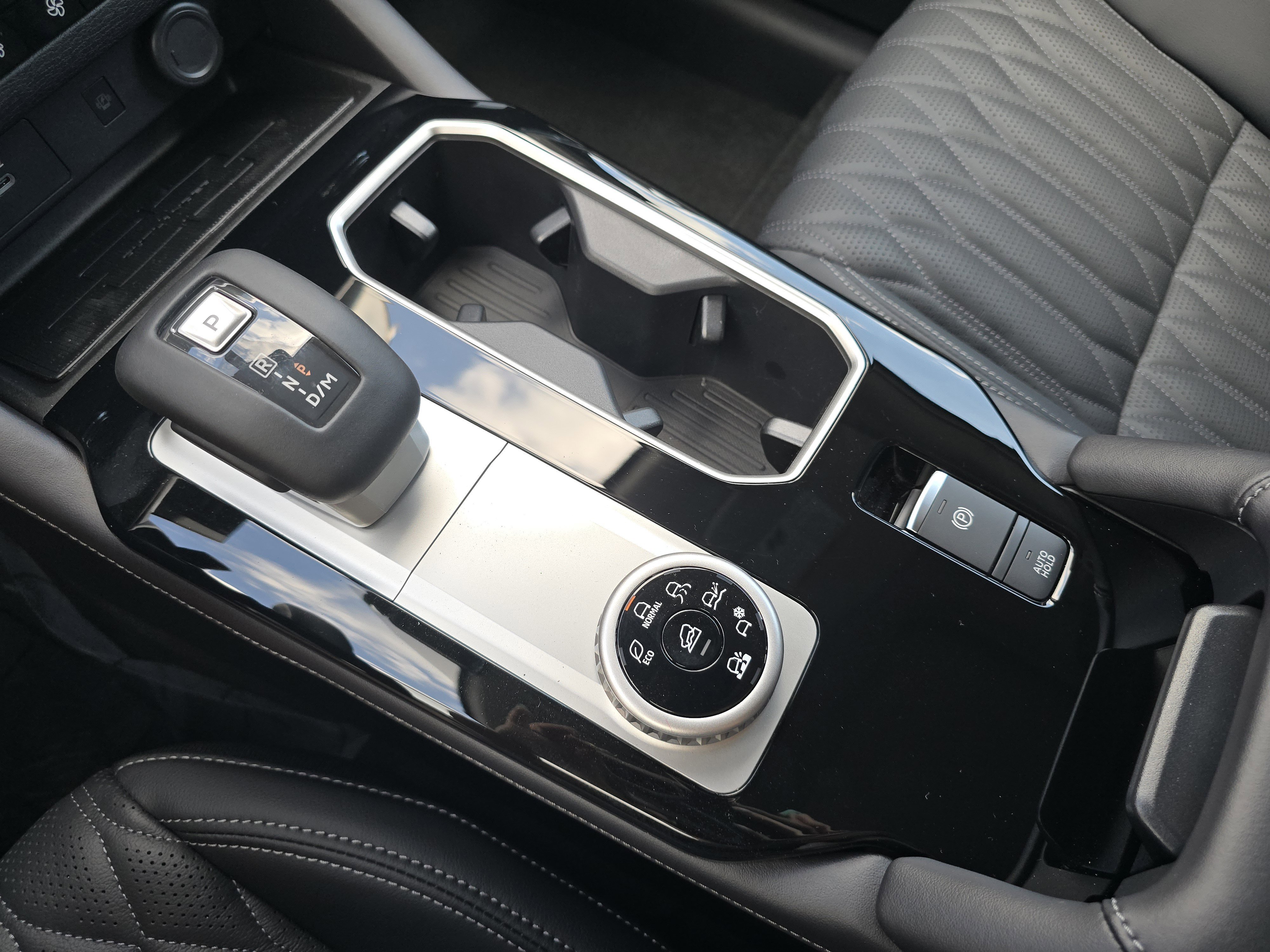 New 2025 Graphite Gray Mitsubishi SEL image 20