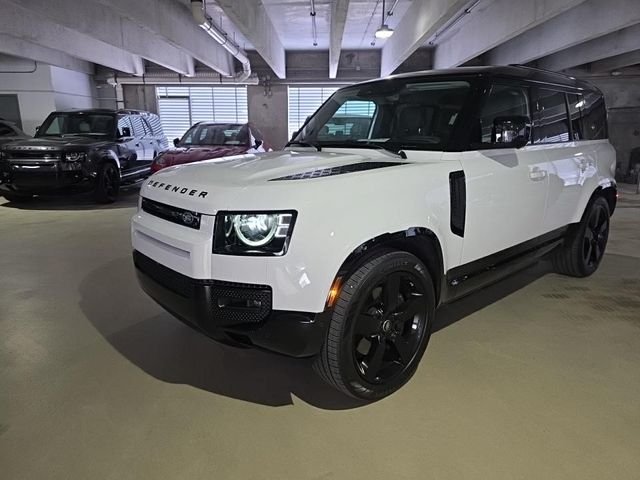 Used 2024 Fuji White Land Rover X-Dynamic SE image 1