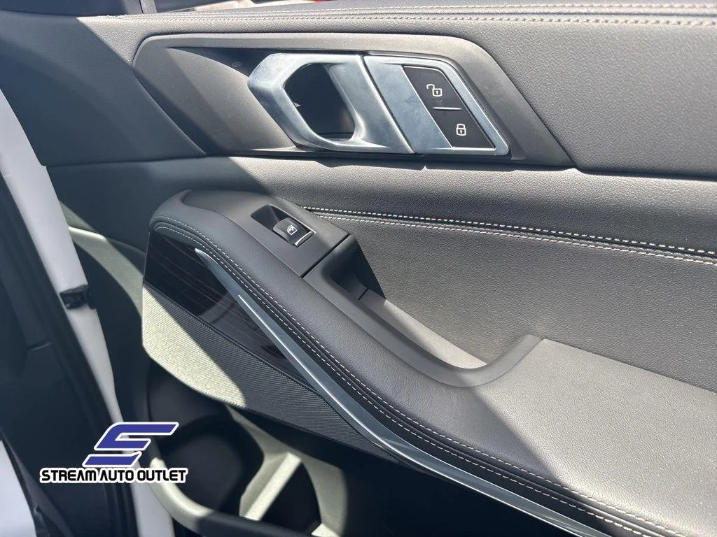 2025 BMW X5 50e - Photo 12