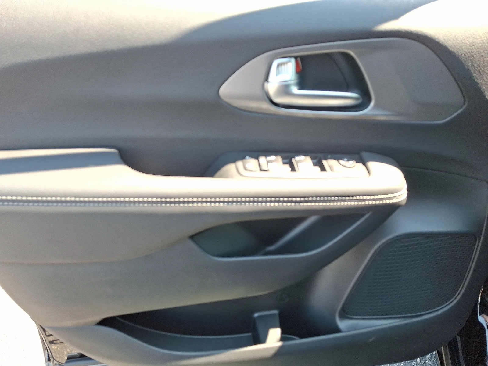 2026 Chrysler Voyager LX - Photo 13