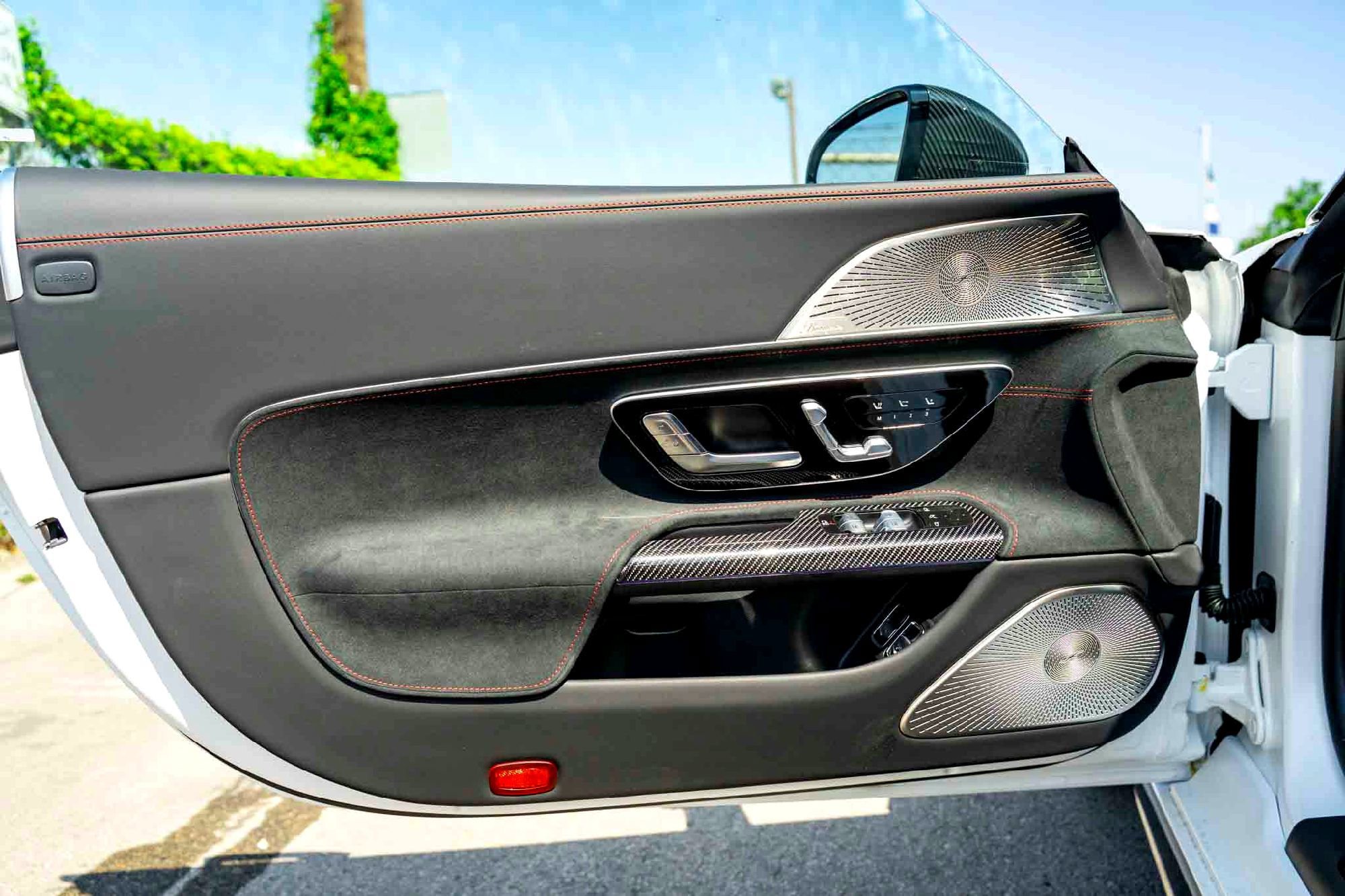 New 2026 MANUFAKTUR Moonlight White Magno Mercedes-Benz AMG® SL 63 S E Performance Roadster image 7