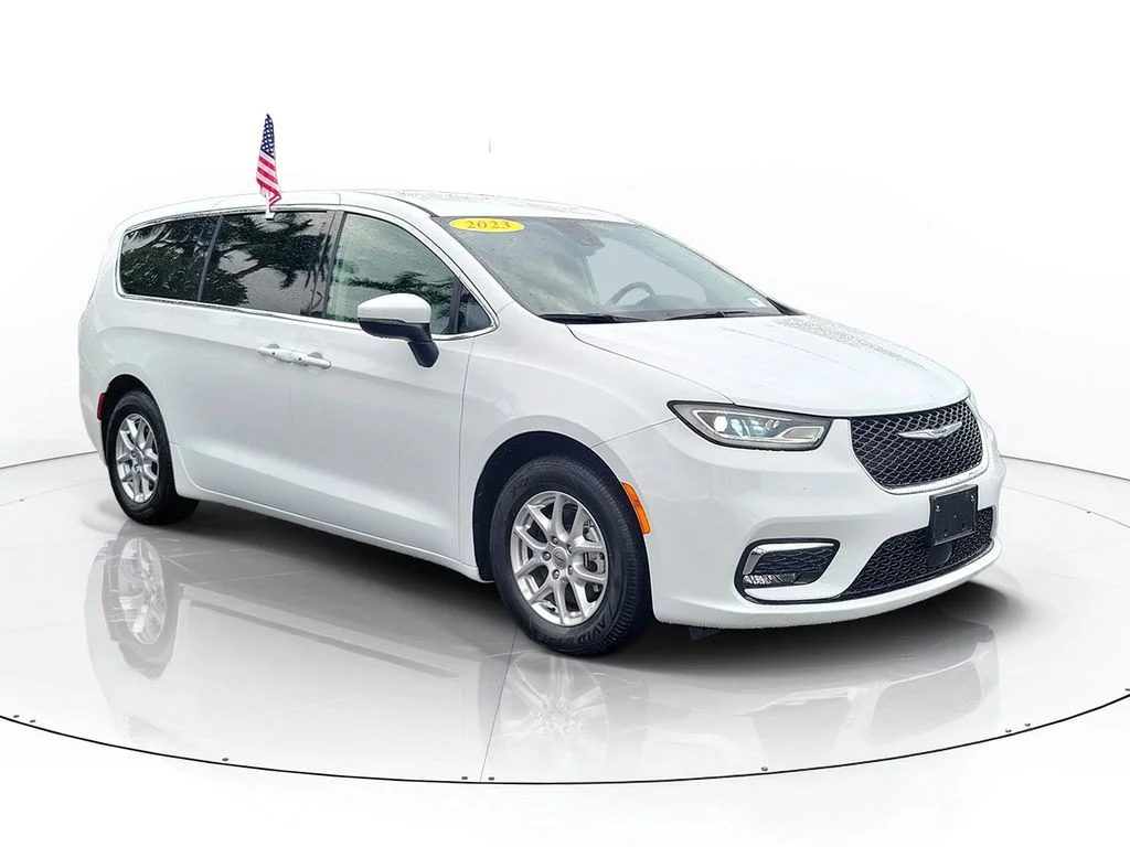 Used 2023 White Chrysler Touring L image 2