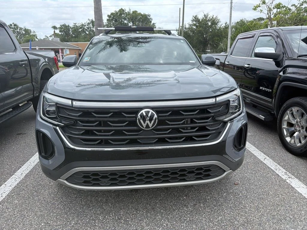 Used 2024  Volkswagen 2.0T SE w/Technology image 2