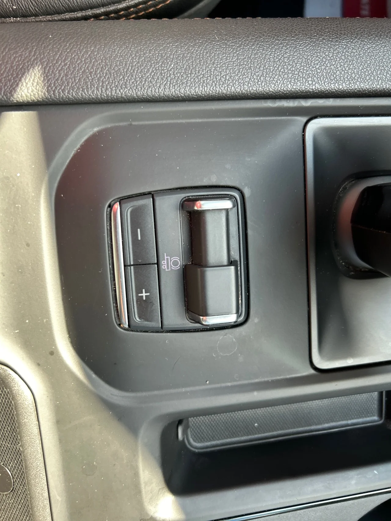 Used 2025 Summit White GMC AT4 image 15