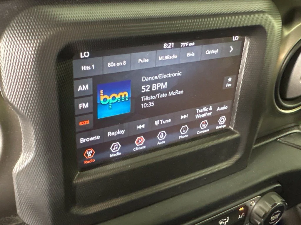 Used 2019 Green Jeep Sport S image 32