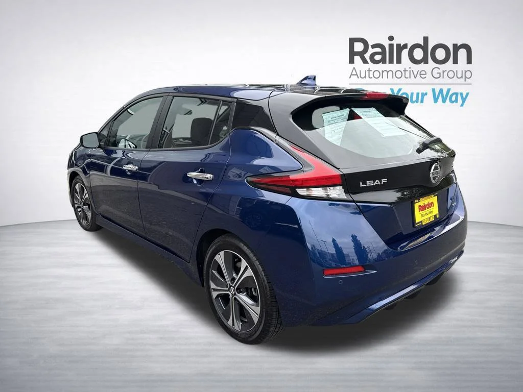 Used 2022 Deep Blue Pearl Nissan SV image 5