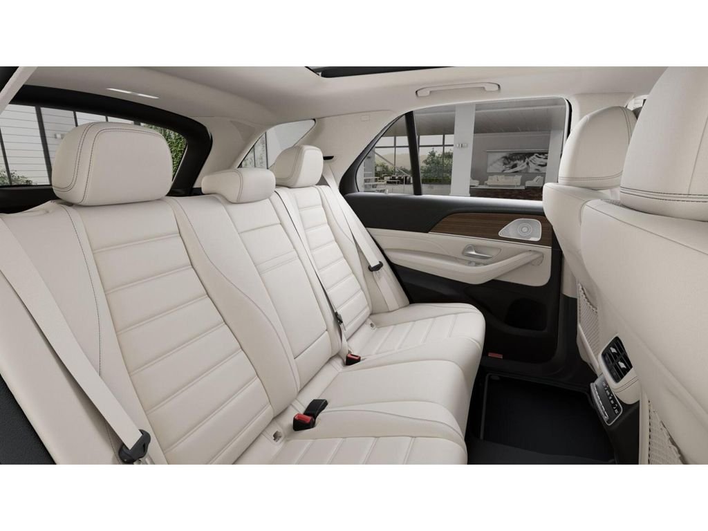 New 2026 MANUFAKTUR Moonlight White Metallic Mercedes-Benz GLE 350 image 5