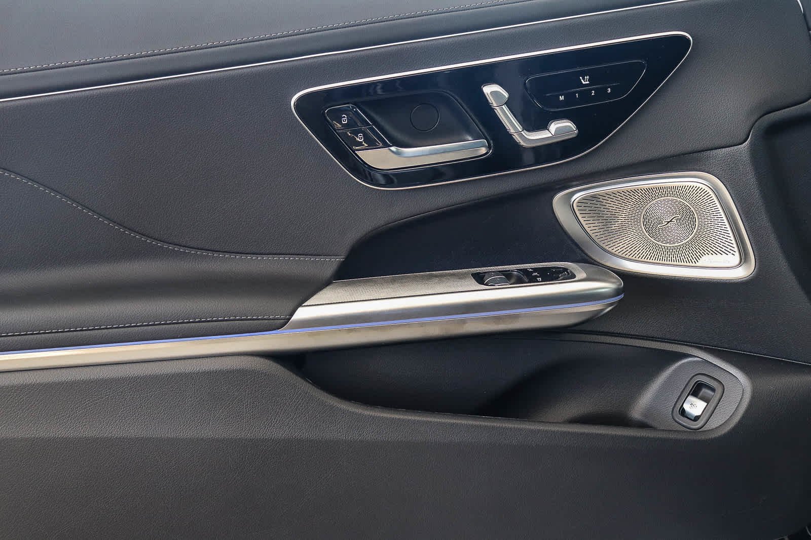 New 2027 MANUFAKTUR exclusive graphite grey magno Mercedes-Benz CLE 300 image 23
