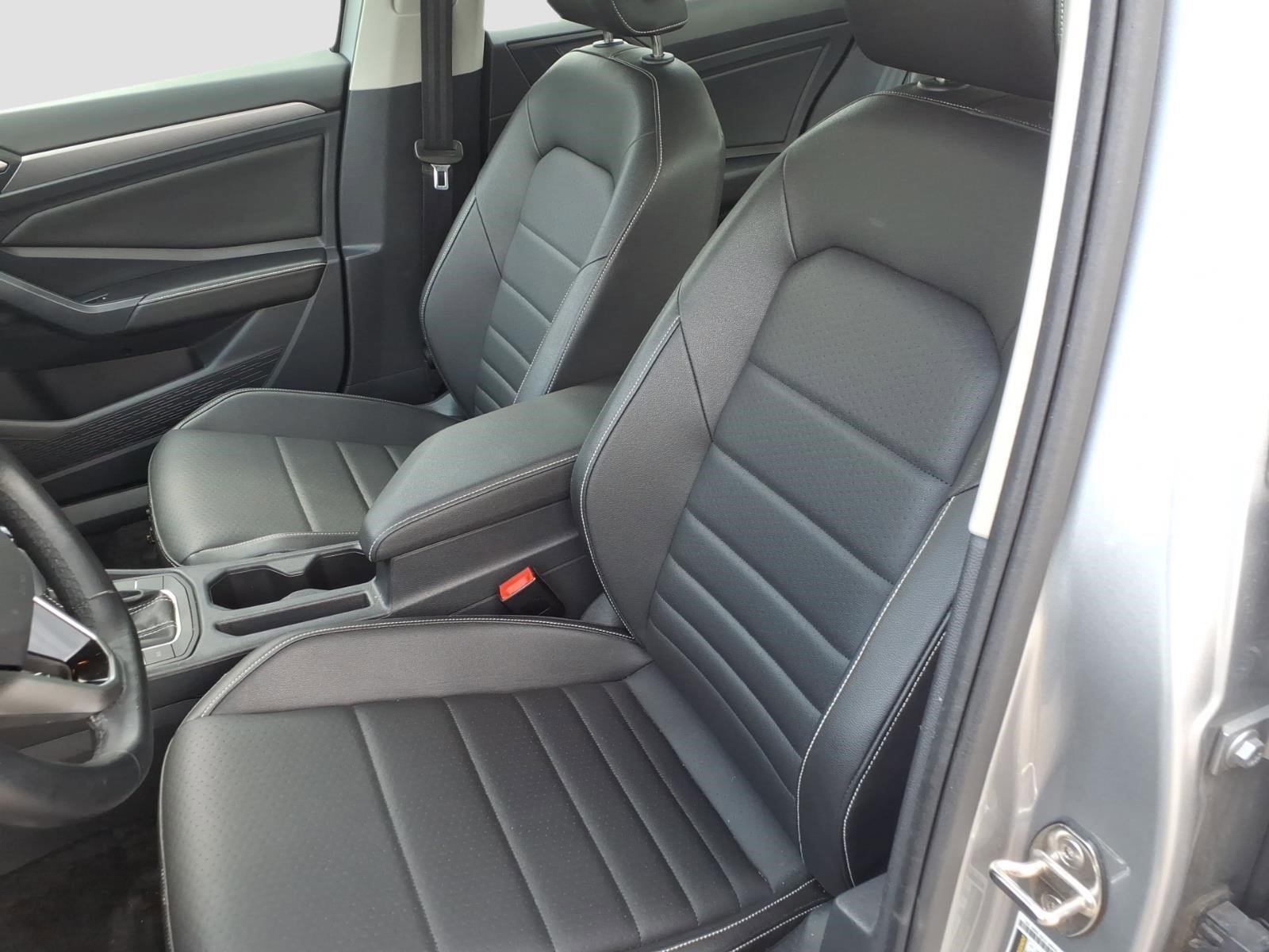 Used 2024 Platinum Gray Metallic Volkswagen SE image 12