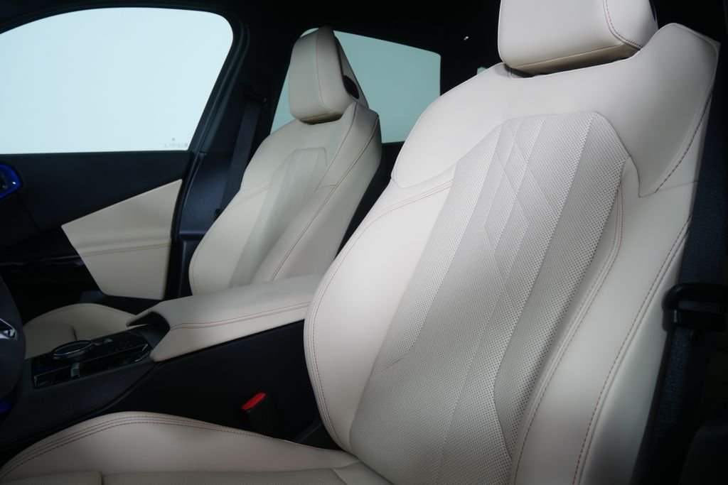 New 2026 Alpine White BMW 30 xDrive image 10