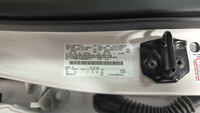 Used 2019 White Platinum Clearcoat Metallic Ford Lariat image 27