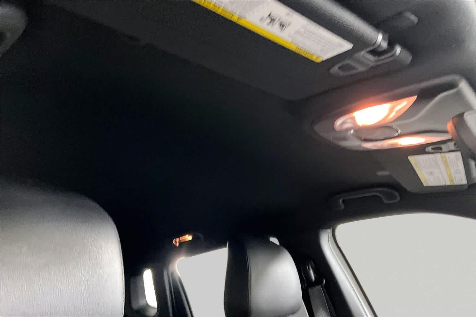 Used 2024 White Jeep Latitude Lux FWD image 14
