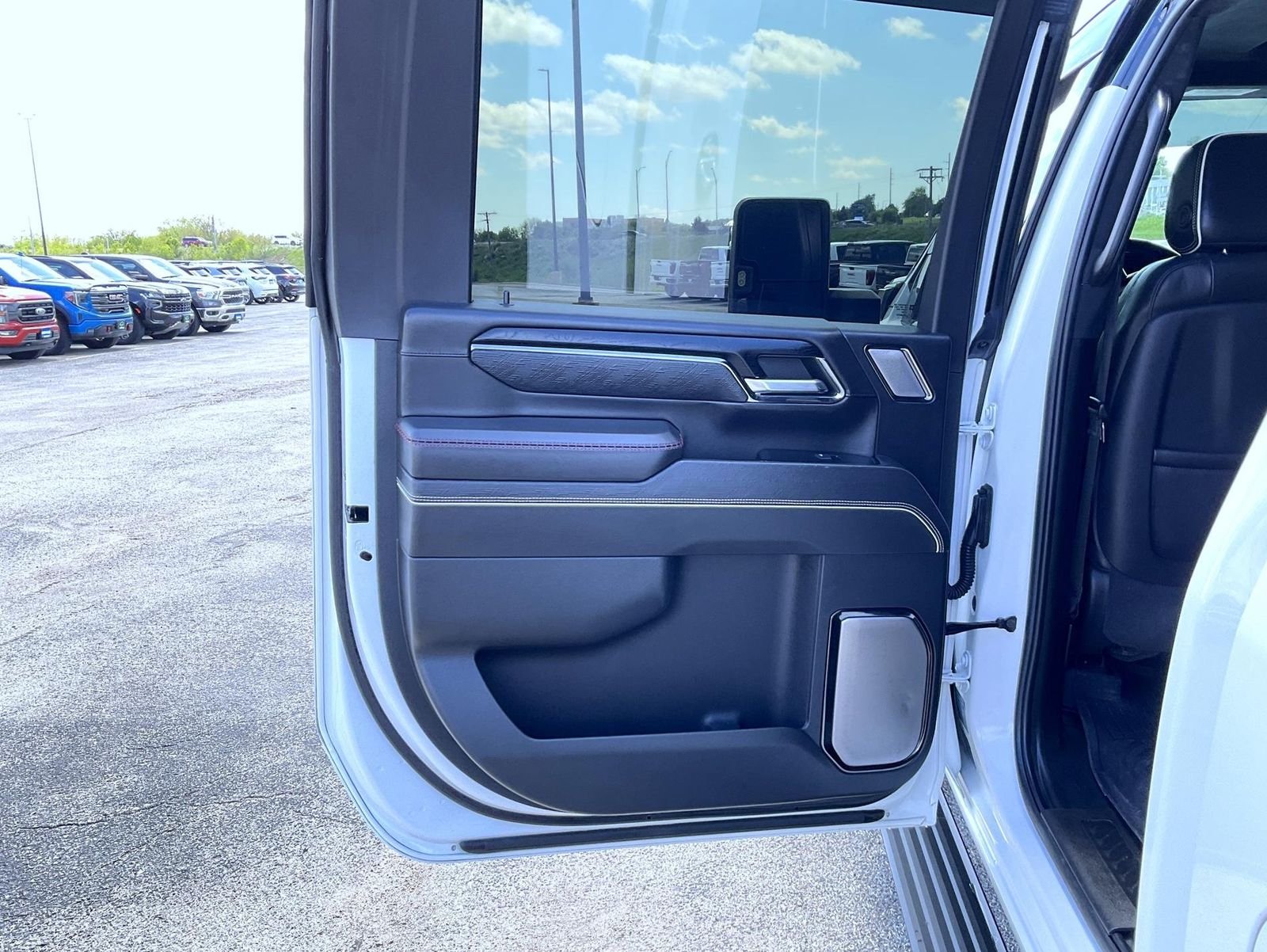 Used 2024 White GMC AT4X image 20