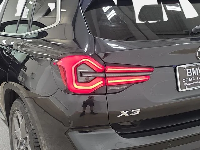 Used 2022 Black Sapphire Metallic BMW xDrive30i image 33