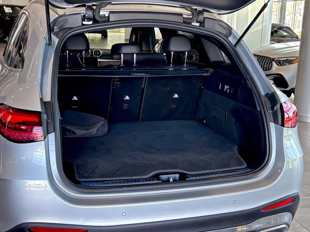 Used 2025 Silver Mercedes-Benz GLC 350e image 37