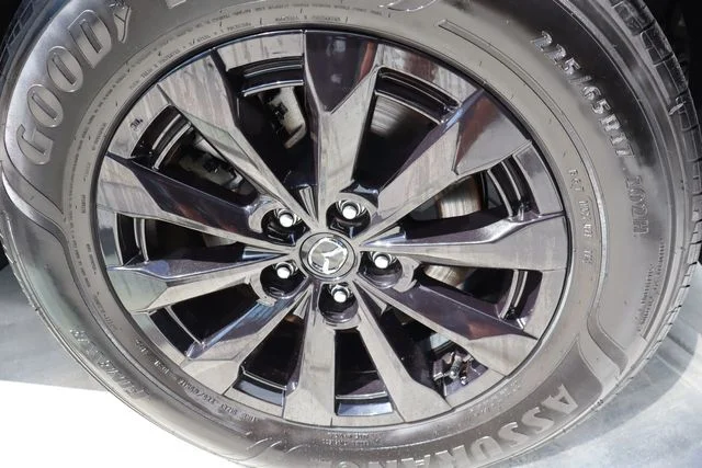 Used 2025 Machine Gray Mazda Premium image 47