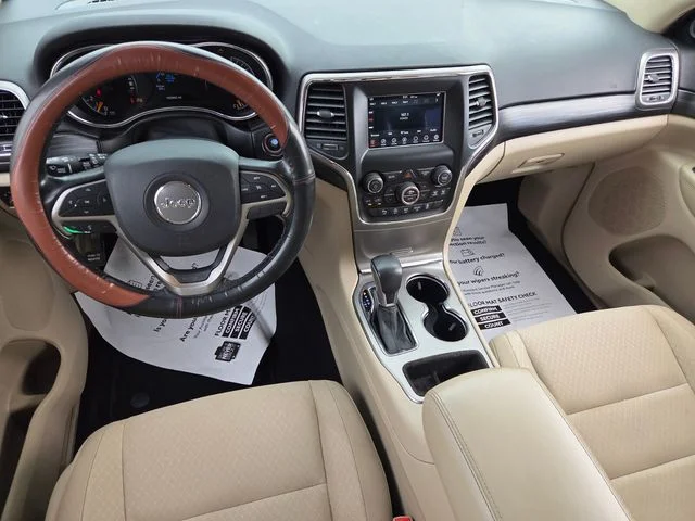 Used 2019 Red Jeep Laredo E image 8
