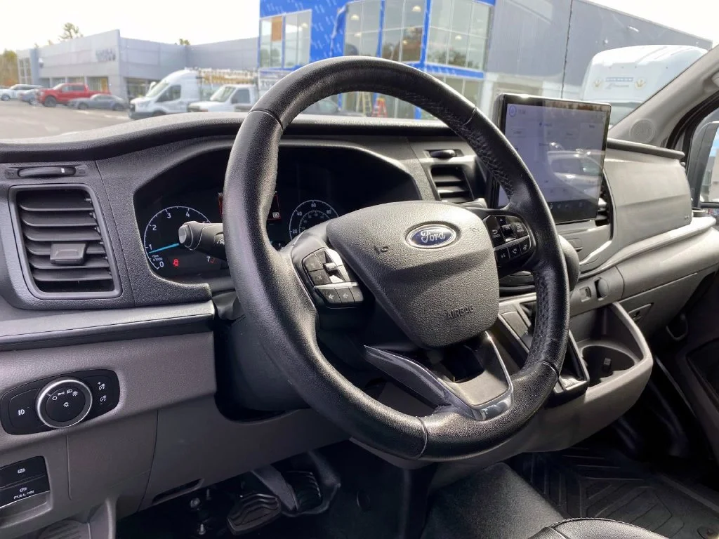 Used 2023 Oxford White Ford  image 9