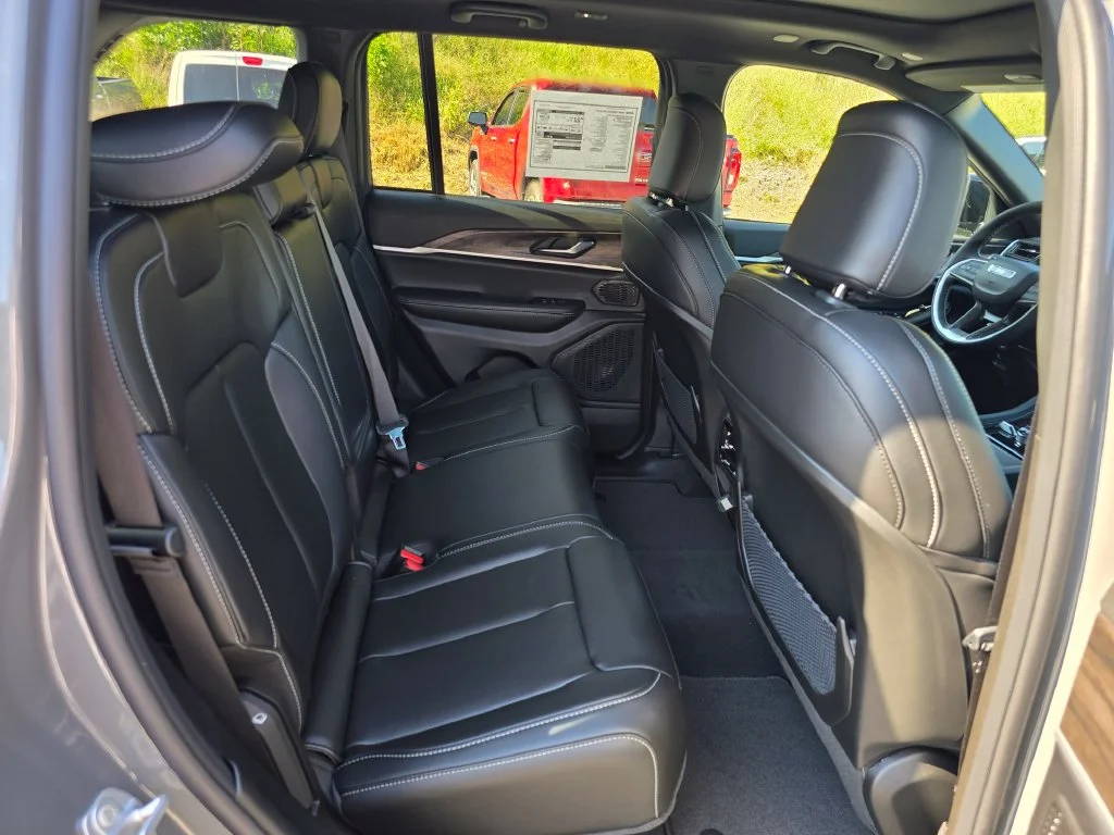 New 2027 Gray Jeep Limited image 25