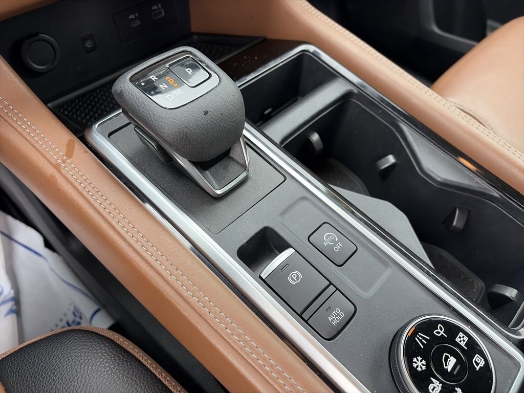 Used 2023 White Nissan Platinum image 27
