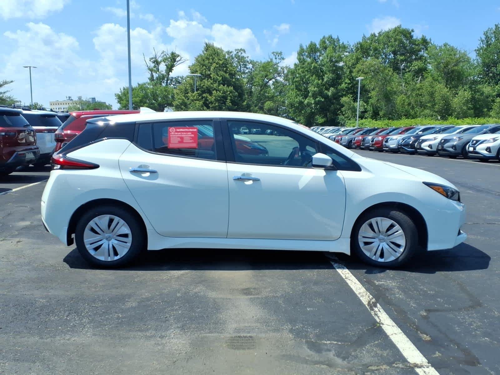 Used 2023 Glacier White Nissan S image 4