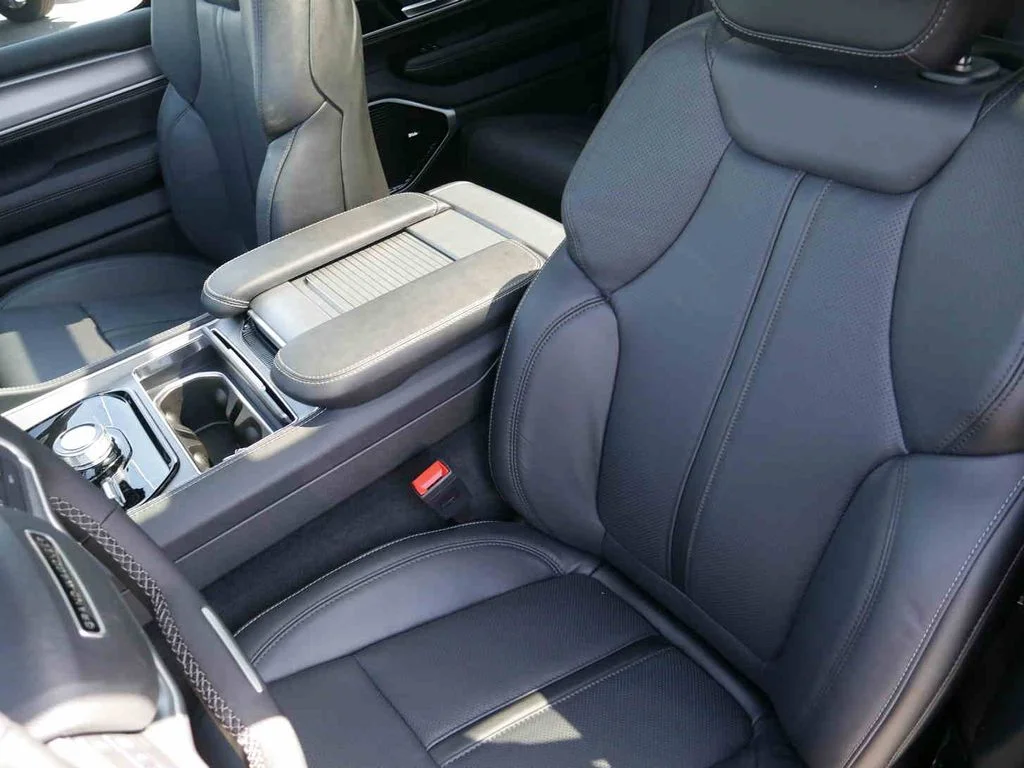 New 2026 Black Jeep Limited Altitude image 31