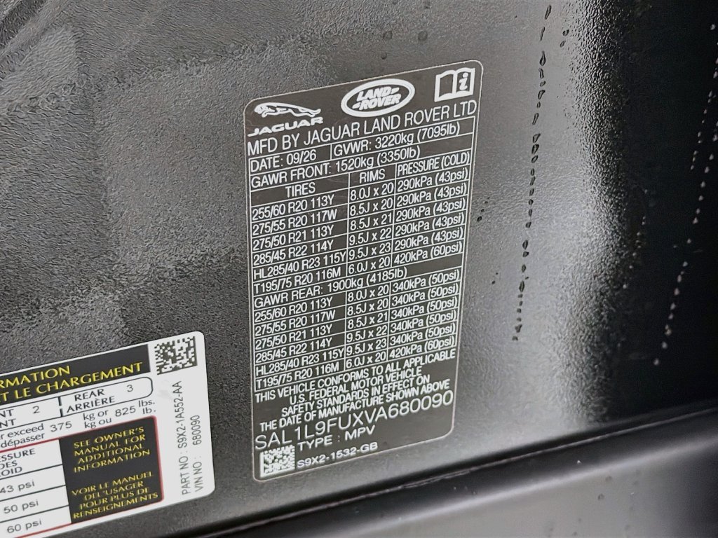 New 2027 Santorini Black Land Rover Dynamic SE P400 image 34
