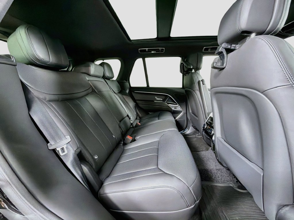 New 2027 Santorini Black Land Rover SE image 29