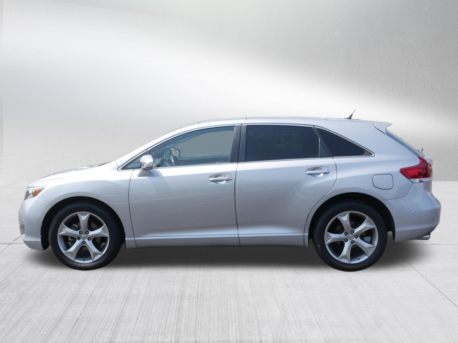 Used 2015 Celestial Silver Metallic Toyota Limited image 4