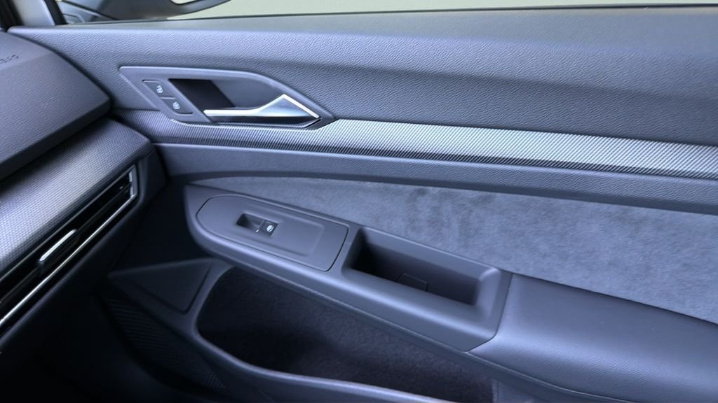 New 2026 Opal White Pearl Volkswagen SE image 12