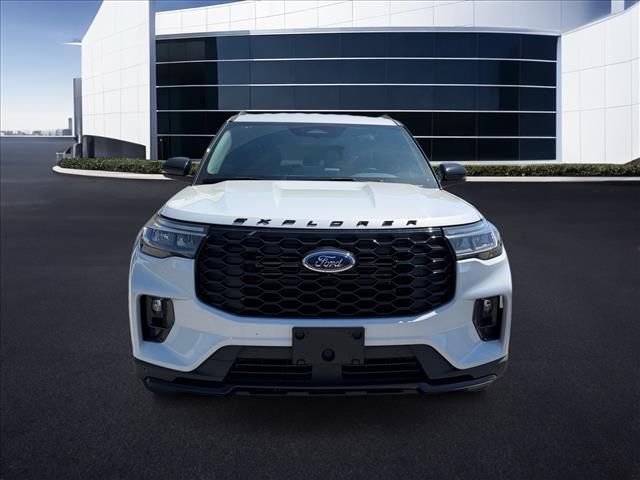 New 2026 Space White Metallic Ford ST-Line image 2