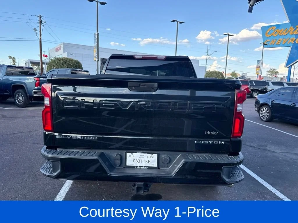 Used 2020 BLACK Chevrolet Custom image 9