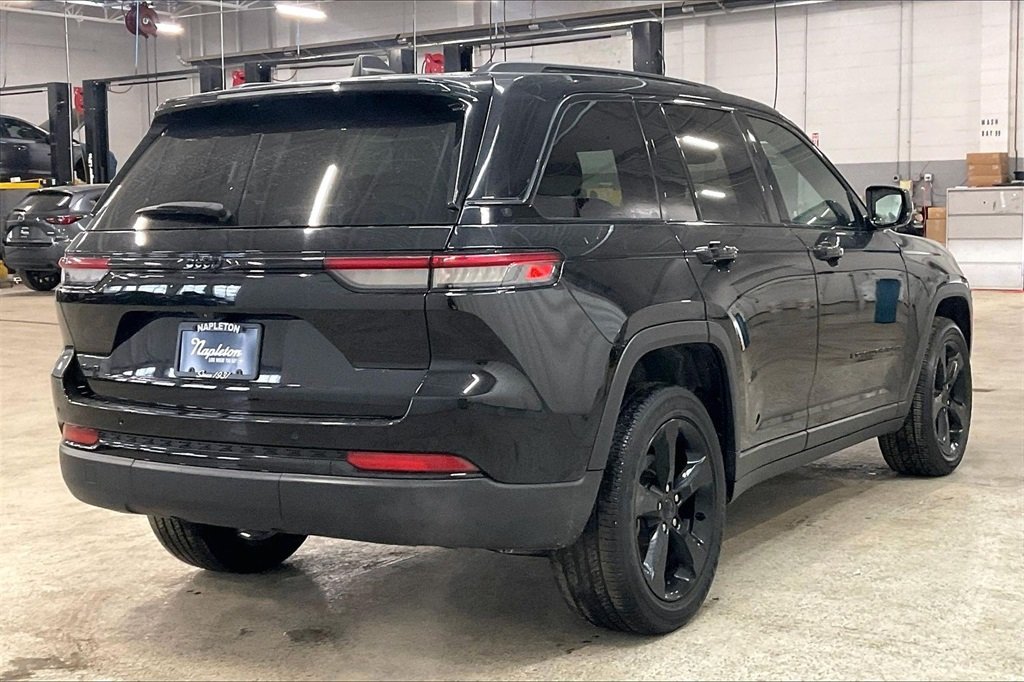 2023 JEEP GRAND CHEROKEE - Image 12