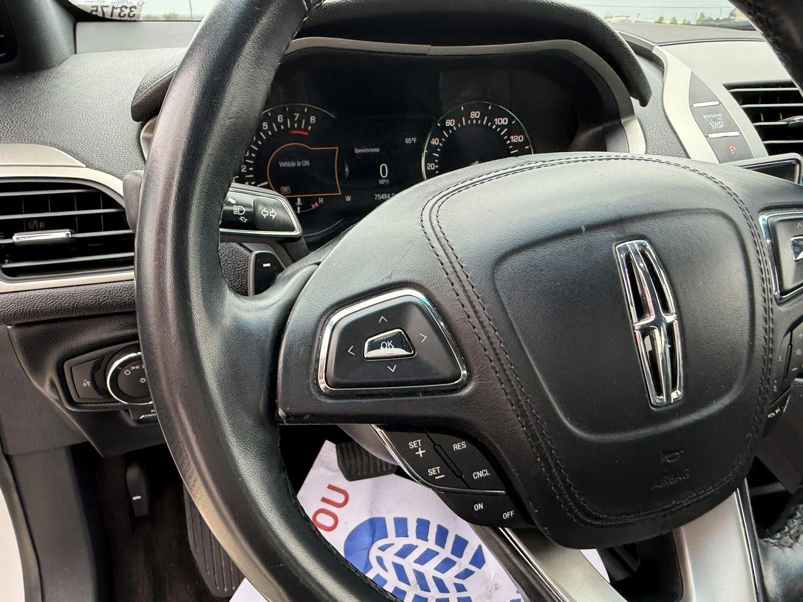 Used 2017  LINCOLN PREMIERE FWD image 16