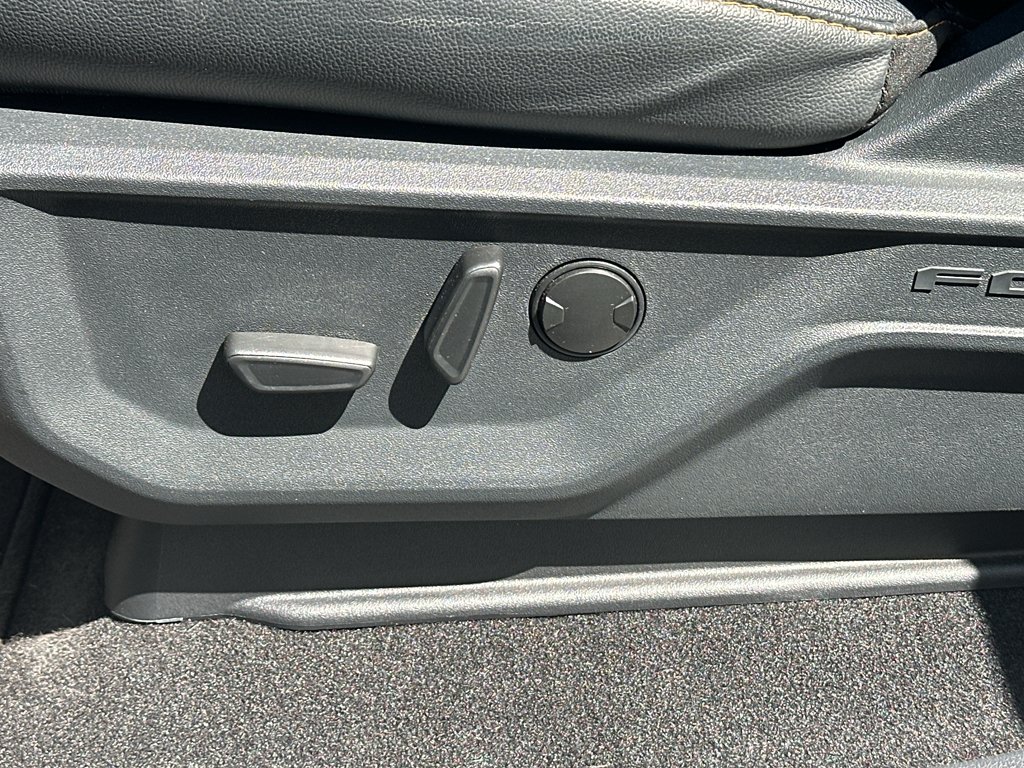 Used 2025  Ford Tremor image 32