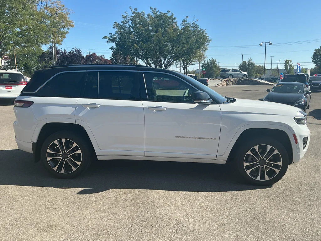 Used 2022 Bright White Jeep Overland image 4