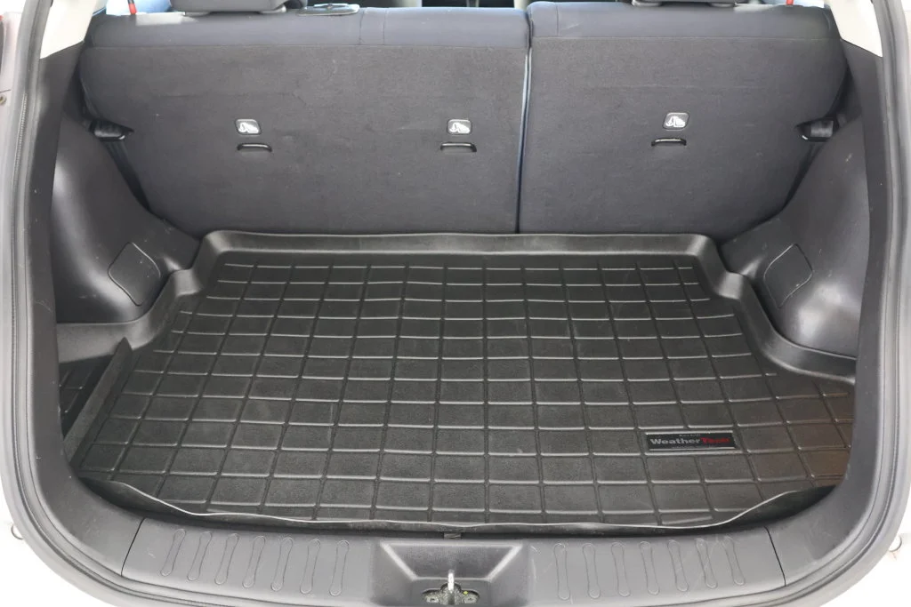 Used 2014 Brilliant Silver Nissan S image 17