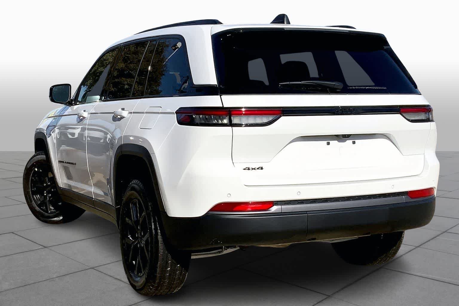 New 2026 Bright White Clearcoat Jeep Laredo Altitude image 12
