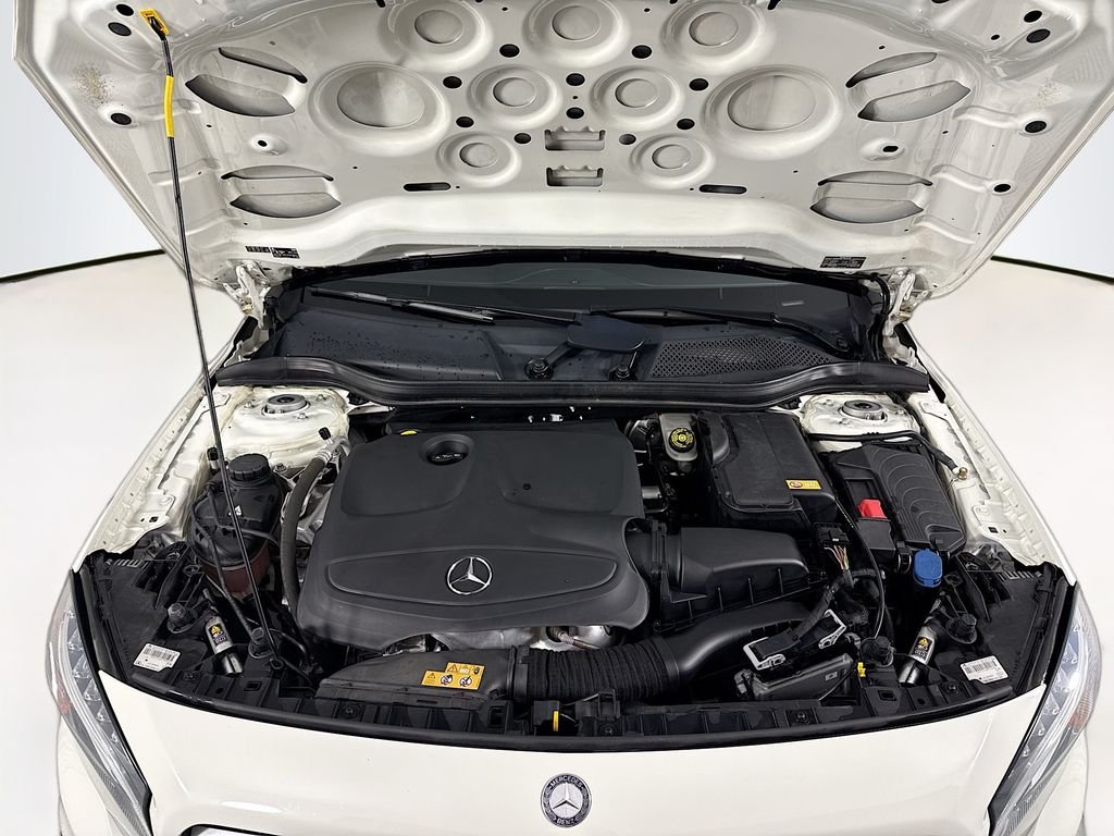 Used 2016 White Mercedes-Benz GLA 250 image 32