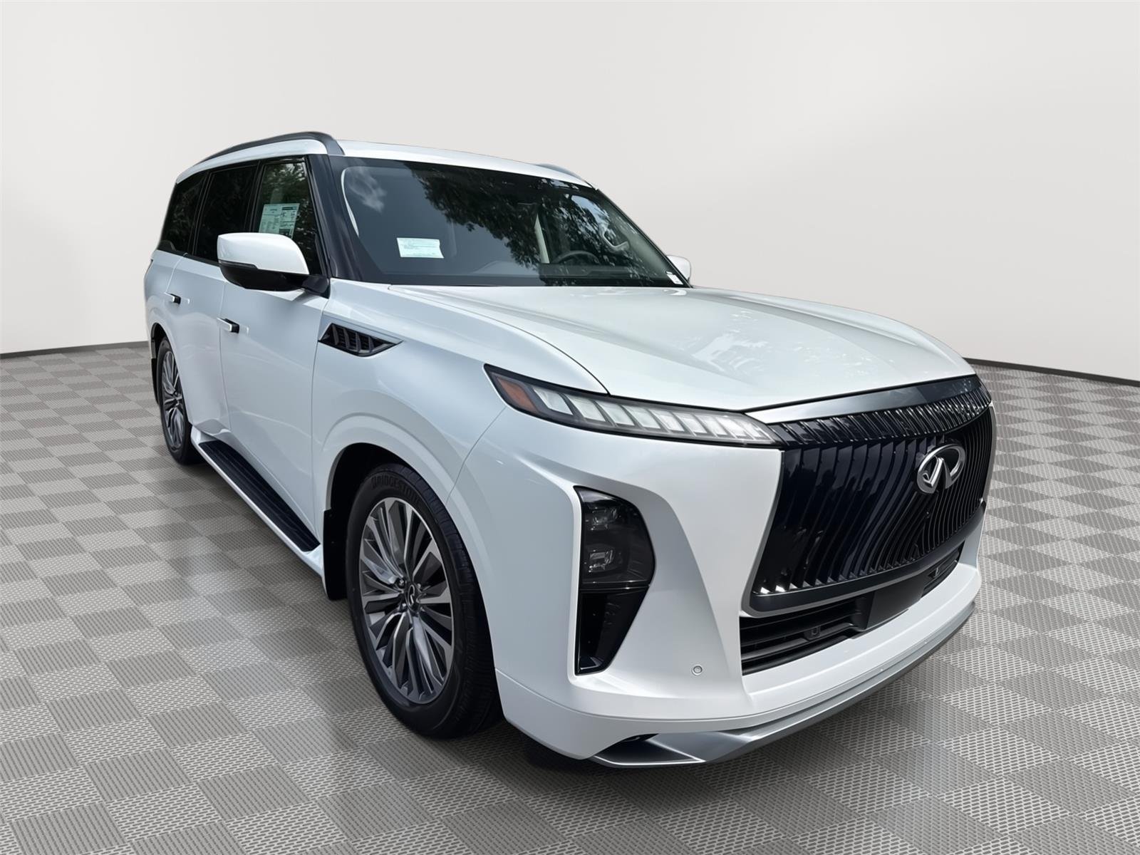 New 2027 RADIANT WHITE INFINITI Luxe 2WD image 4