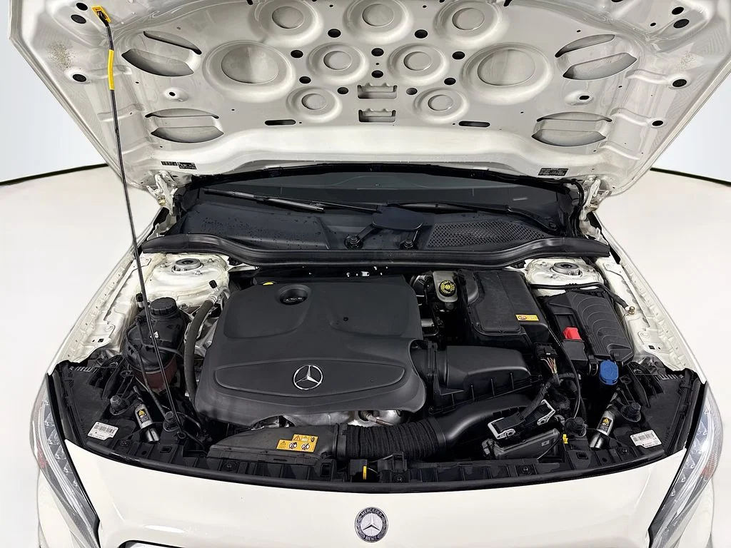 Used 2016 Cirrus White Mercedes-Benz GLA 250 image 32