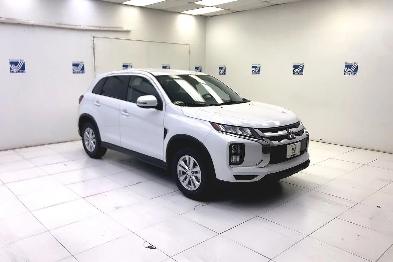 New 2025 White Diamond Mitsubishi S image 9