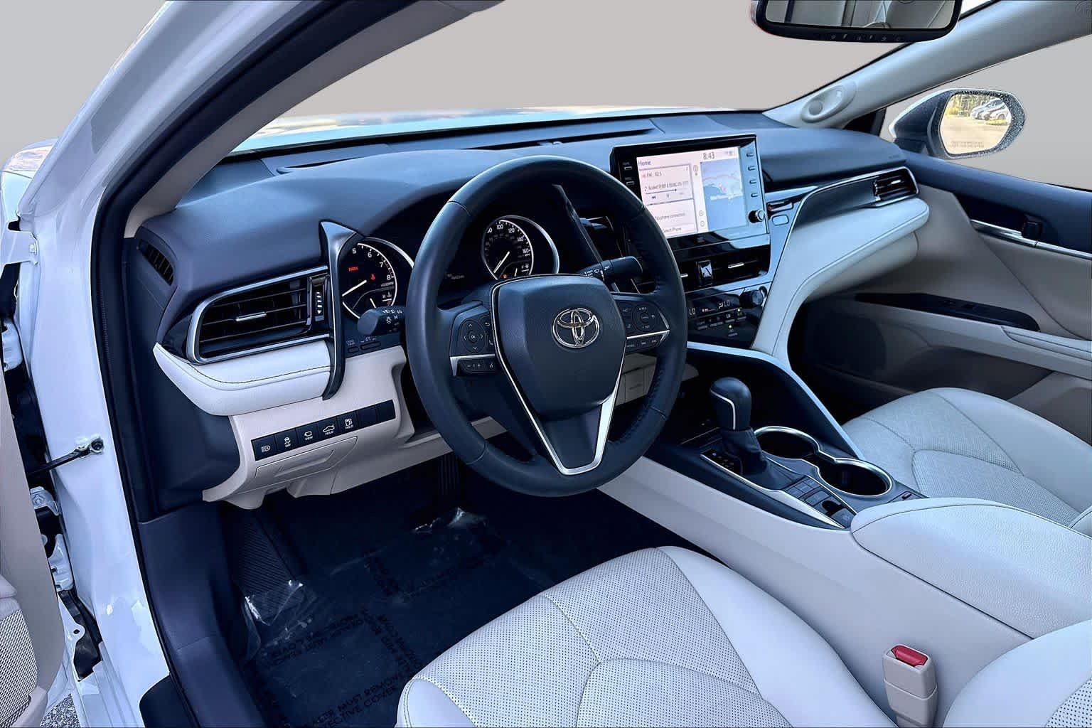 Used 2023 Wind Chill Pearl Toyota XLE V6 image 18